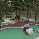 Scotrun Camping Resort Deluxe Park Model 4